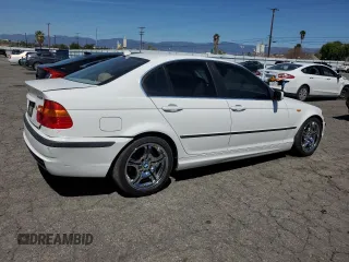 2005 BMW 3 Series 330i with VIN WBAEV53455KM41084, listed as a Copart auction lot 50338425 with 223,116 mi miles and Salvage title. Bid and sale history available at DreamBid. Image 3.