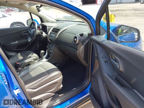 2015 Chevrolet Trax LT with VIN KL7CJLSB0FB118005, listed as a IAAI auction lot 42061422 with 106,873 mi miles. Bid and sale history available at carsss.com. Image 5.
