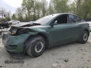 2024 Tesla Model Y Long Range z VIN 7SAYGAEEXRF987104, wystawiony jako Copart lot #54056015 z przebiegiem 24 027 mil mil oraz Szkoda całkowita • Salvage title. Historia ofert i sprzedaży dostępna na DreamBid. Obrazek 1.