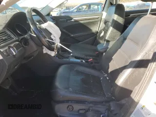 2017 Volkswagen Passat SE z VIN 1VWBT7A3XHC071165, wystawiony jako Copart lot #45755595 z przebiegiem 34 633 mil mil oraz Szkoda całkowita • Salvage title. Historia ofert i sprzedaży dostępna na DreamBid. Obrazek 7.