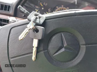 1985 Mercedes-Benz 500 с VIN WDBCA44D8FA148994, выставлен на аукционе IAAI как лот 41791828 с пробегом 169 579 миль миль и . История ставок и продаж доступна на DreamBid. Изображение 11.