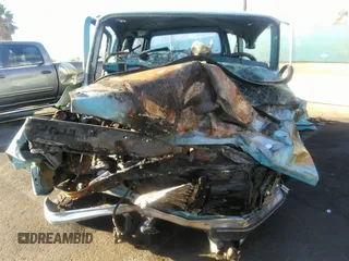 1989 GMC Suburban z VIN 1GKGR26N6KF525569, wystawiony jako IAAI lot #34895460 z przebiegiem Nie podano mil oraz . Historia ofert i sprzedaży dostępna na DreamBid. Obrazek 6.