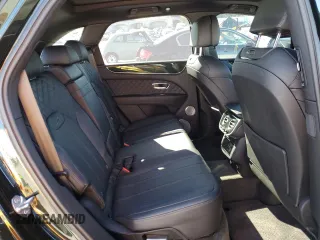 2022 Bentley Bentayga V8 z VIN SJAAM2ZV6NC016276, wystawiony jako Copart lot #39583644 z przebiegiem 5412 mil mil oraz . Historia ofert i sprzedaży dostępna na DreamBid. Obrazek 10.