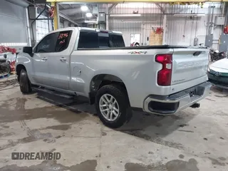 2020 Chevrolet Silverado 1500 LT with VIN 1GCRYDED7LZ312481, listed as a IAAI auction lot 41732329 with 89,446 mi miles. Bid and sale history available at carsss.com. Image 3.