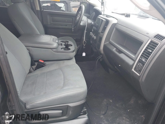 2017 Ram 1500 ST z VIN 1C6RR7FG3HS560371, wystawiony jako IAAI lot #42325044 z przebiegiem 103 660 mil mil oraz . Historia ofert i sprzedaży dostępna na DreamBid. Obrazek 5.