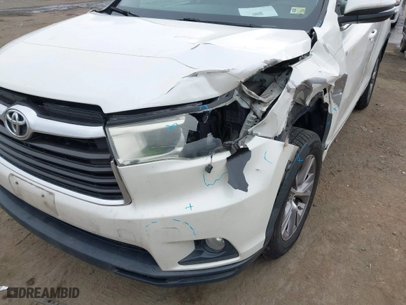 2014 Toyota Highlander XLE with VIN 5TDKKRFH0ES012481, listed as a IAAI auction lot 41687100 with 158,538 mi miles. Bid and sale history available at carsss.com. Image 6.