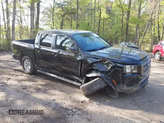 2024 Nissan Frontier SV z VIN 1N6ED1EK1RN607600, wystawiony jako IAAI lot #42005252 z przebiegiem 25 544 mil mil oraz . Historia ofert i sprzedaży dostępna na DreamBid. Obrazek 1.