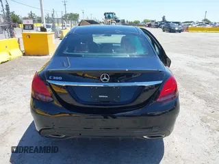 2020 Mercedes-Benz C 300 с VIN WDDWF8DB7LR561868, выставлен на аукционе IAAI как лот 42311129 с пробегом 32 038 миль миль и . История ставок и продаж доступна на DreamBid. Изображение 16.