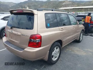 2007 Toyota Highlander w/3rd Row z VIN JTEDP21AX70138084, wystawiony jako IAAI lot #42054917 z przebiegiem 103 665 mil mil oraz . Historia ofert i sprzedaży dostępna na DreamBid. Obrazek 4.