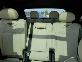2018 Bentley Bentayga Signature z VIN SJAAC4ZV1JC023032, wystawiony jako Copart lot #46132645 z przebiegiem 36 821 mil mil oraz Szkody całkowita. Historia ofert i sprzedaży dostępna na DreamBid. Obrazek 10.