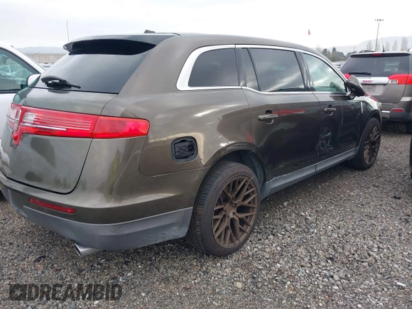 2011 Lincoln MKT with VIN 2LMHJ5AR8BBJ54371, listed as a IAAI auction lot 41147331 with 111,347 mi miles and . Bid and sale history available at DreamBid. Image 4.