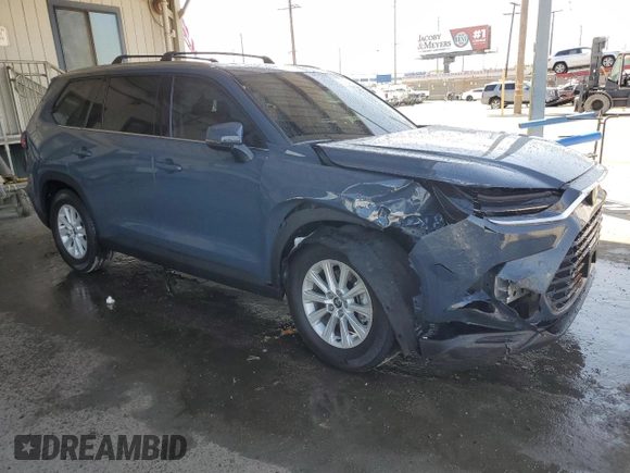 2024 Toyota Highlander XLE with VIN 5TDAAAA58RS013686, listed as a Copart auction lot 52045785 with 11,857 mi miles and Salvage title. Bid and sale history available at DreamBid. Image 4.