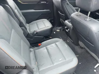 2024 GMC Acadia AWD AT4 z VIN 1GKENPKSHRJ155390, wystawiony jako IAAI lot #41510512 z przebiegiem Nie podano mil oraz . Historia ofert i sprzedaży dostępna na DreamBid. Obrazek 8.