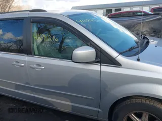2008 Chrysler Town & Country Touring with VIN 2A8HR54P58R732227, listed as a IAAI auction lot 41691216 with 132,034 mi miles. Bid and sale history available at carsss.com. Image 13.