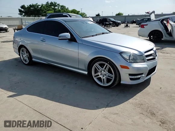 2013 Mercedes-Benz C 250 z VIN WDDGJ4HB5DF957872, wystawiony jako Copart lot #52999035 z przebiegiem 155 348 mil mil oraz Czysty tytuł • Clean title. Historia ofert i sprzedaży dostępna na DreamBid. Obrazek 11.