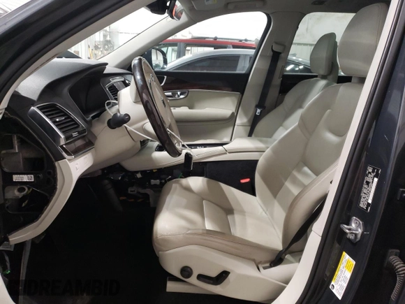 2016 Volvo XC90 T6 Momentum with VIN YV4A22PK3G1071809, listed as a Copart auction lot 68941802 with 89,566 mi miles. Bid and sale history available at carsss.com. Image 7.