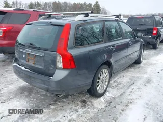2008 Volvo V50 2.5T R-Design with VIN YV1MJ672682396325, listed as a IAAI auction lot 41456223 with 100,255 mi miles. Bid and sale history available at carsss.com. Image 4.