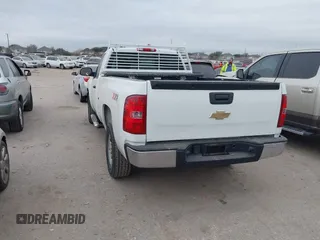 2008 Chevrolet Silverado 1500 Work Truck with VIN 1GCEC14X08Z157061, listed as a IAAI auction lot 41545658 with 270,908 mi miles. Bid and sale history available at carsss.com. Image 3.