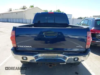2005 Toyota Tacoma z VIN 5TEUU42N25Z099188, wystawiony jako IAAI lot #42179039 z przebiegiem 147 058 mil mil oraz . Historia ofert i sprzedaży dostępna na DreamBid. Obrazek 16.