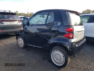 2013 Smart fortwo Passion z VIN WMEEJ9AA1DK717534, wystawiony jako Copart lot #73832094 z przebiegiem Nie podano mil oraz Tytuł czysty. Historia ofert i sprzedaży dostępna na DreamBid. Obrazek 2.