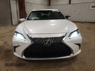 2021 Lexus ES 250 z VIN 58AD11D17MU007781, wystawiony jako Copart lot #46686255 z przebiegiem 46 571 mil mil oraz Nie do naprawy • Non repairable. Historia ofert i sprzedaży dostępna na DreamBid. Obrazek 5.