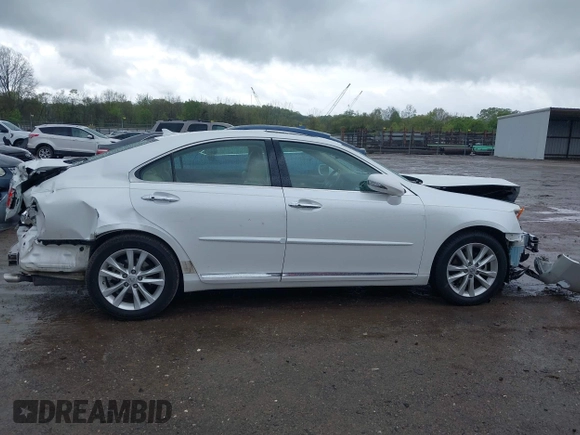 2010 Lexus ES with VIN JTHBK1EG0A2371565, listed as a IAAI auction lot 42011638 with 82,255 mi miles. Bid and sale history available at carsss.com. Image 14.