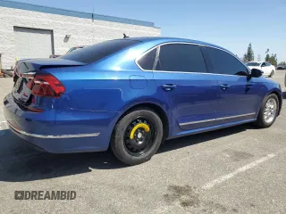 2017 Volkswagen Passat S z VIN 1VWAT7A38HC013566, wystawiony jako Copart lot #52431305 z przebiegiem 111 598 mil mil oraz Szkoda całkowita • Salvage title. Historia ofert i sprzedaży dostępna na DreamBid. Obrazek 3.
