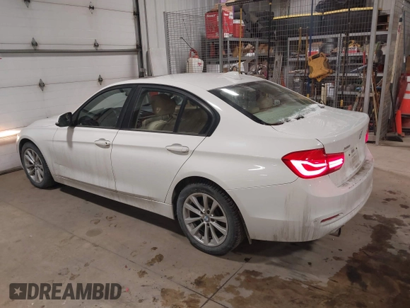 2016 BMW 3 Series 320i xDrive z VIN WBA8E5G5XGNT93549, wystawiony jako IAAI lot #41527046 z przebiegiem 101 743 mil mil oraz . Historia ofert i sprzedaży dostępna na DreamBid. Obrazek 3.