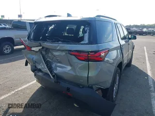 2023 Chevrolet Traverse LT Cloth z VIN 1GNEVGKW3PJ336948, wystawiony jako IAAI lot #42144619 z przebiegiem 15 580 mil mil oraz . Historia ofert i sprzedaży dostępna na DreamBid. Obrazek 4.
