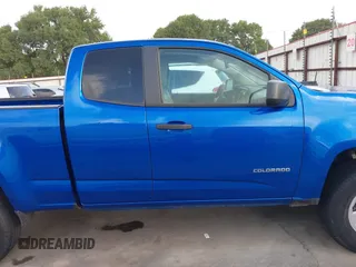 2018 Chevrolet Colorado 2WD Work Truck z VIN 1GCHSBEA8J1300911, wystawiony jako IAAI lot #42543557 z przebiegiem 73 896 mil mil oraz . Historia ofert i sprzedaży dostępna na DreamBid. Obrazek 13.