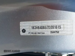 2007 Dodge Caliber SXT z VIN 1B3HB48B57D281615, wystawiony jako IAAI lot #42281412 z przebiegiem 129 842 mil mil oraz . Historia ofert i sprzedaży dostępna na DreamBid. Obrazek 9.