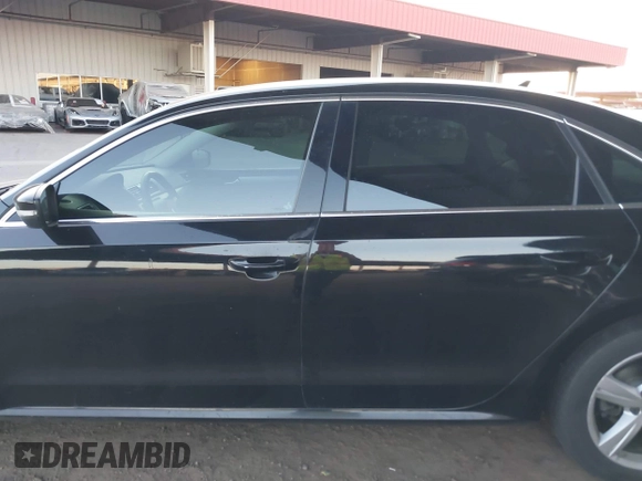 2015 Volkswagen Passat Limited Edition Edition z VIN 1VWAT7A3XFC123239, wystawiony jako IAAI lot #42321970 z przebiegiem 100 436 mil mil oraz . Historia ofert i sprzedaży dostępna na DreamBid. Obrazek 14.