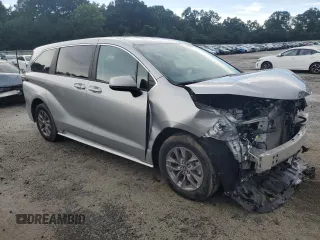 2024 Toyota Sienna LE z VIN 5TDKRKEC7RS188975, wystawiony jako Copart lot #61656985 z przebiegiem 1 017 mil mil oraz Szkoda całkowita • Salvage title. Historia ofert i sprzedaży dostępna na DreamBid. Obrazek 4.