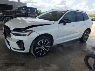 2023 Volvo XC60 Plus Dark Theme с VIN YV4L12DW9P1339457, выставлен на аукционе Copart как лот 58835085 с пробегом 10 503 миль миль и Списание • Salvage title. История ставок и продаж доступна на DreamBid. Изображение 1.