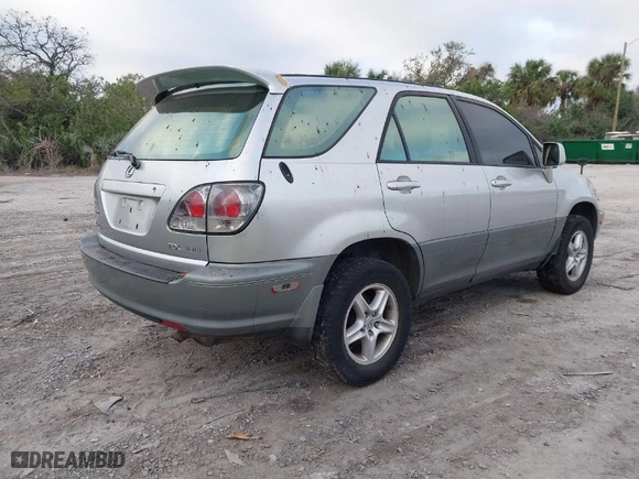 2001 Lexus RX 300 with VIN JTJHF10U510186496, listed as a IAAI auction lot 41592062 with 157,830 mi miles. Bid and sale history available at carsss.com. Image 4.