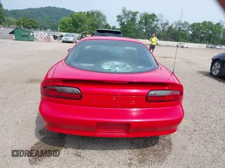 1993 Chevrolet Camaro z VIN 2G1FP22S4P2103696, wystawiony jako IAAI lot #42498084 z przebiegiem 64 393 mil mil oraz . Historia ofert i sprzedaży dostępna na DreamBid. Obrazek 17.