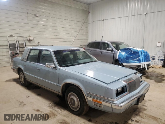 1989 Chrysler New Yorker z VIN 1C3BC663XKD578434, wystawiony jako Copart lot #84945044 z przebiegiem 51 067 mil mil oraz Szkody całkowita. Historia ofert i sprzedaży dostępna na DreamBid. Obrazek 4.