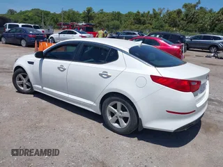 2015 Kia Optima LX z VIN KNAGM4A79F5530434, wystawiony jako IAAI lot #42145100 z przebiegiem 171 477 mil mil oraz . Historia ofert i sprzedaży dostępna na DreamBid. Obrazek 3.