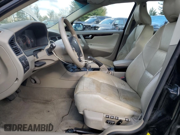 2004 Volvo V70 with VIN YV1SW59V842395259, listed as a Copart auction lot 52301795 with 213,776 mi miles and Salvage Title. Bid and sale history available at carsss.com. Image 7.