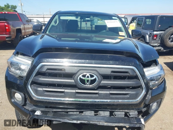 2017 Toyota Tacoma SR z VIN 5TFSX5EN4HX056886, wystawiony jako IAAI lot #42264479 z przebiegiem 97 895 mil mil oraz . Historia ofert i sprzedaży dostępna na DreamBid. Obrazek 13.