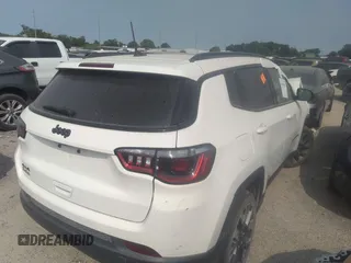 2021 Jeep Compass 80th Anniversary z VIN 3C4NJDEB5MT596218, wystawiony jako IAAI lot #41939039 z przebiegiem Nie podano mil oraz . Historia ofert i sprzedaży dostępna na DreamBid. Obrazek 4.