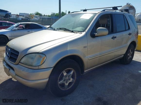 2001 Mercedes-Benz M-Class with VIN 4JGAB54E51A231565, listed as a IAAI auction lot 41943021 with 225,672 mi miles. Bid and sale history available at carsss.com. Image 2.