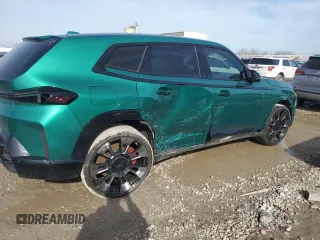 2024 BMW XM z VIN 5YM23CS05R9V07202, wystawiony jako Copart lot #42382675 z przebiegiem 10 028 mil mil oraz Szkody całkowita. Historia ofert i sprzedaży dostępna na DreamBid. Obrazek 3.