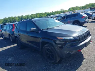 2016 Jeep Cherokee Trailhawk z VIN 1C4PJMBS6GW162742, wystawiony jako IAAI lot #42383200 z przebiegiem 124 791 mil mil oraz . Historia ofert i sprzedaży dostępna na DreamBid. Obrazek 13.