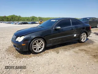 2009 Mercedes-Benz CLK 550 z VIN WDBTJ72H39F266059, wystawiony jako Copart lot #52964555 z przebiegiem 83 964 mil mil oraz Nie do naprawy • Non repairable. Historia ofert i sprzedaży dostępna na DreamBid. Obrazek 1.