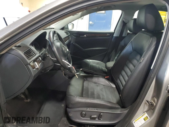 2014 Volkswagen Passat SEL Premium z VIN 1VWCN7A37EC048162, wystawiony jako Copart lot #55351735 z przebiegiem 110 549 mil mil oraz Czysty tytuł • Clean title. Historia ofert i sprzedaży dostępna na DreamBid. Obrazek 7.