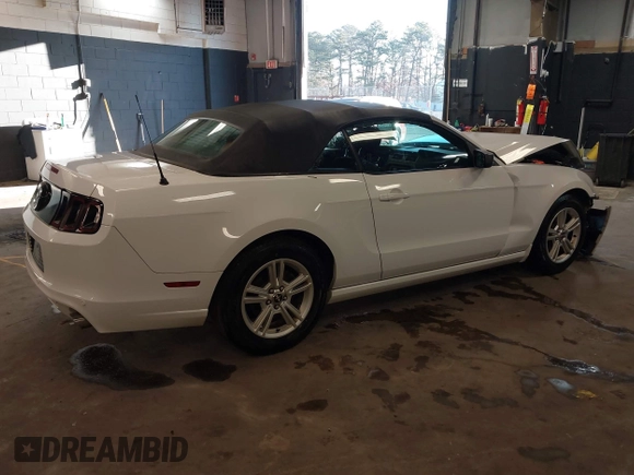 2014 Ford Mustang V6 with VIN 1ZVBP8EM4E5267406, listed as a IAAI auction lot 41752563 with 84,823 mi miles. Bid and sale history available at carsss.com. Image 4.