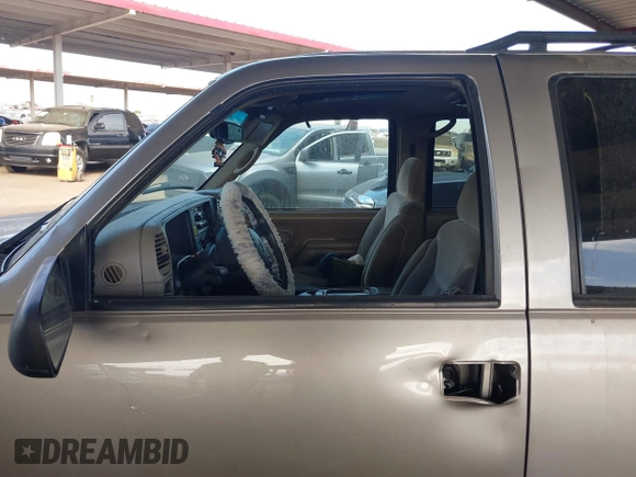 1999 Chevrolet Suburban with VIN 3GNEC16R8XG145731, listed as a IAAI auction lot 41546754 with 204,902 mi miles. Bid and sale history available at carsss.com. Image 6.