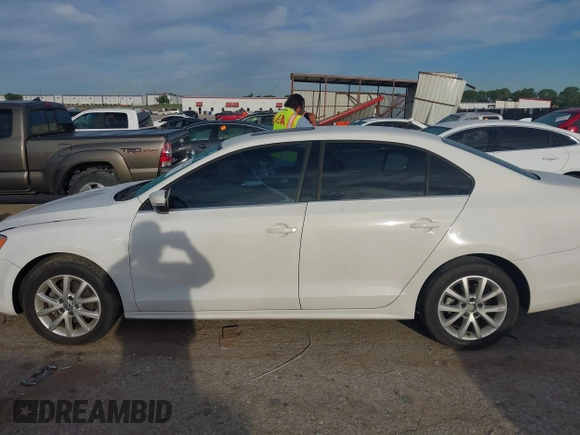 2013 Volkswagen Jetta SE с VIN 3VWDX7AJ9DM447830, выставлен на аукционе IAAI как лот 42310246 с пробегом 160 874 миль миль и . История ставок и продаж доступна на DreamBid. Изображение 14.