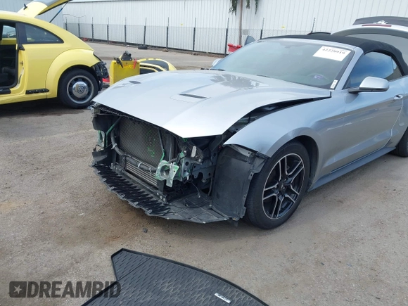 2020 Ford Mustang EcoBoost z VIN 1FATP8UH6L5131602, wystawiony jako IAAI lot #42228919 z przebiegiem 82 807 mil mil oraz . Historia ofert i sprzedaży dostępna na DreamBid. Obrazek 6.